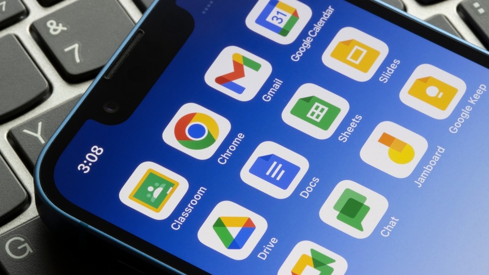 iconos de aplicaciones de google workspace en la pantalla de un movil